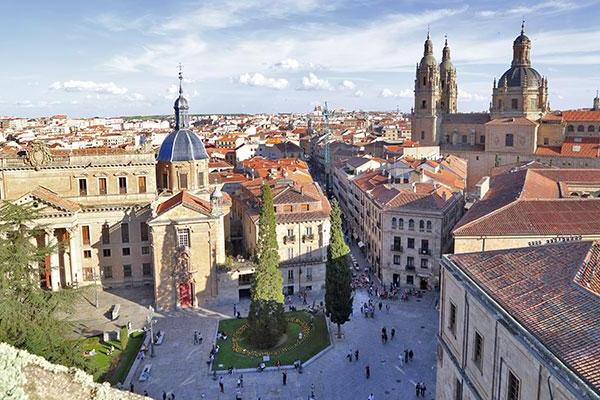 Salamanca draws undergraduate and graduate students from across Spain and the world; it is the top-ranked university in Spain based on the number of students coming from other regions. It is also known for its Spanish courses for non-native speakers, which attracts thousands of international students, generating a diverse environment.